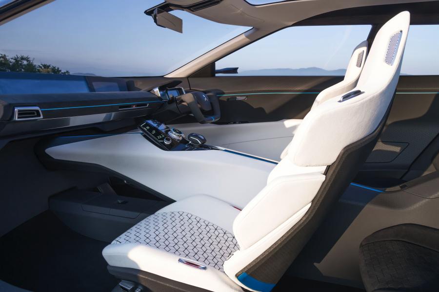 Интерьер Mitsubishi e-Evolution Concept 2017 года  (фото 26 из 40)